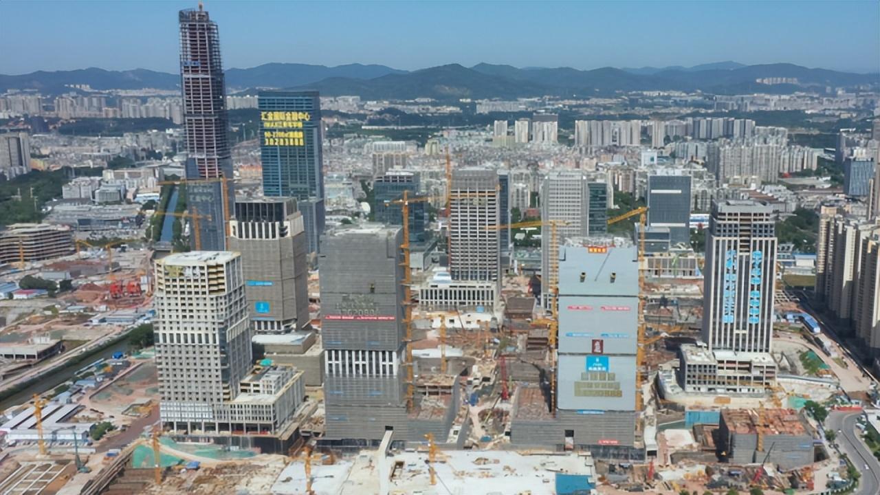 探索未来，澳门与香港在2025年的新机遇与挑战—精准解析、落实与策略,2025新澳门和香港天天免费精准精选解析、落实与策略